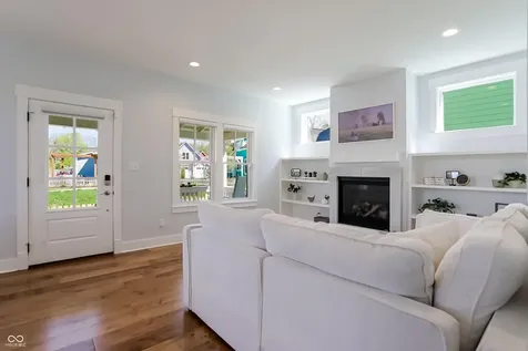 10472 Lower Garden Way Zionsville IN 46077
