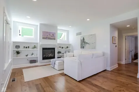 10472 Lower Garden Way Zionsville IN 46077