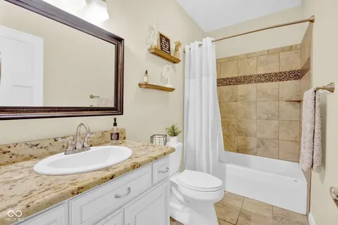 3831 Sycamore Bend Court Columbus IN 47203