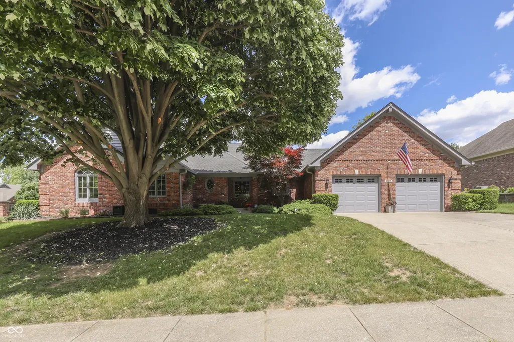 2077 Ridgemere Place Greenwood IN 46143