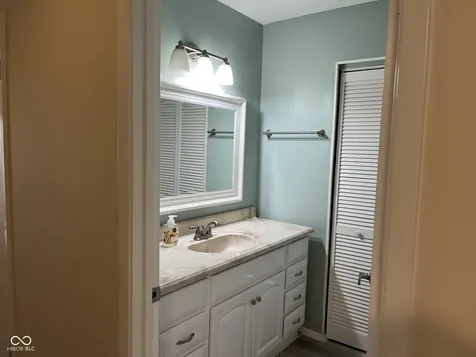 4227 Greenway Drive Indianapolis IN 46220