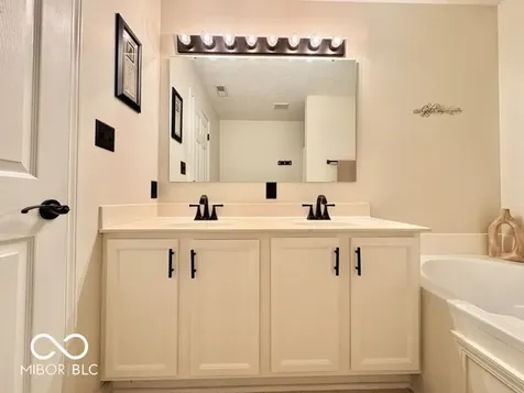 1240 Legacy Lane Indianapolis IN 46234
