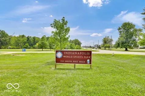 11131 Dressage Way Indianapolis IN 46239