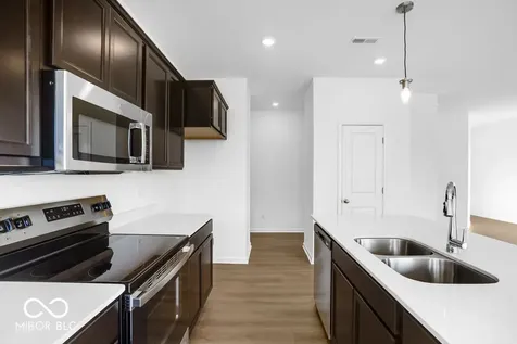 11131 Dressage Way Indianapolis IN 46239
