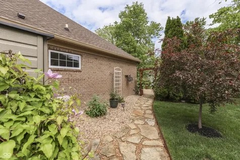 6166 Royal Alley Place Indianapolis IN 46237