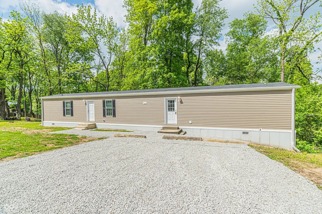 40 Lazy River Road Cloverdale IN 46120