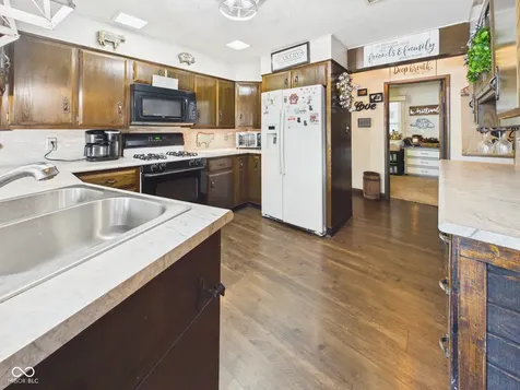 318 Vasbinder Drive Chesterfield IN 46017
