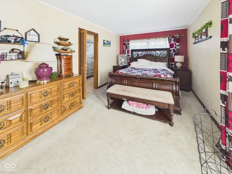 318 Vasbinder Drive Chesterfield IN 46017