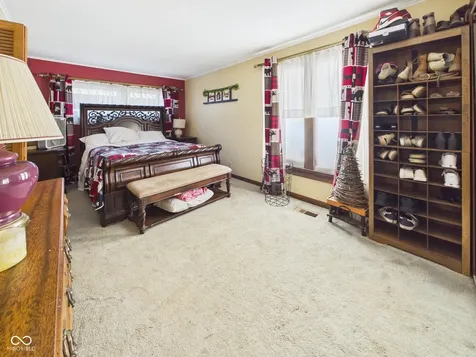 318 Vasbinder Drive Chesterfield IN 46017