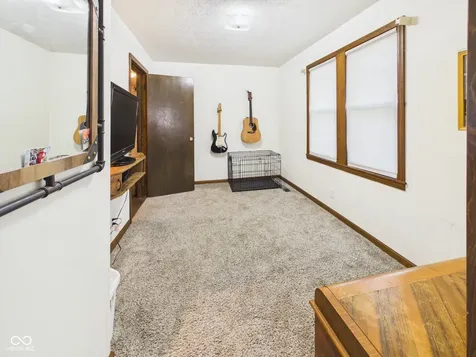 318 Vasbinder Drive Chesterfield IN 46017