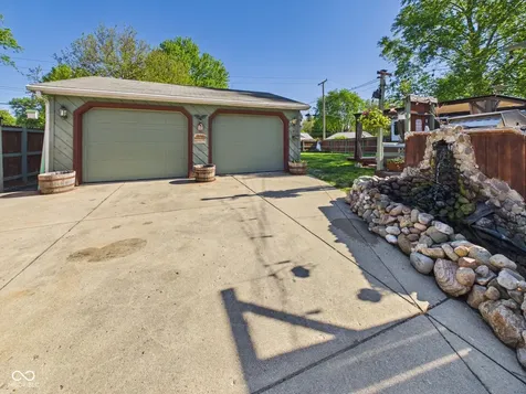 318 Vasbinder Drive Chesterfield IN 46017