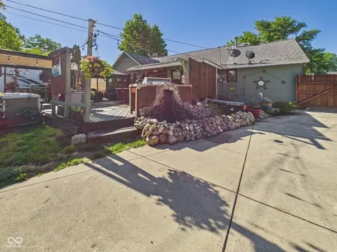 318 Vasbinder Drive Chesterfield IN 46017