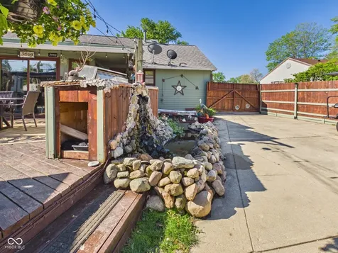 318 Vasbinder Drive Chesterfield IN 46017