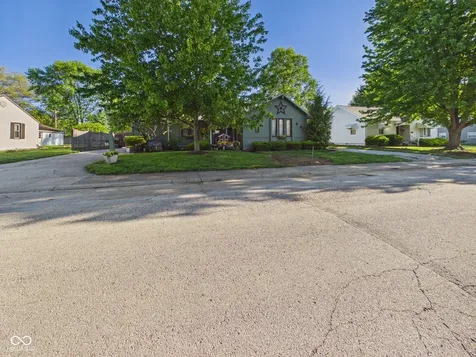 318 Vasbinder Drive Chesterfield IN 46017