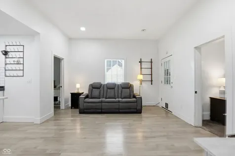 915 S 11th Street Noblesville IN 46060
