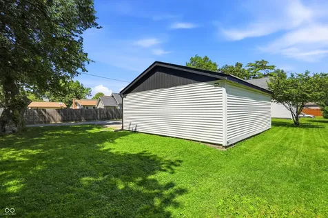 915 S 11th Street Noblesville IN 46060