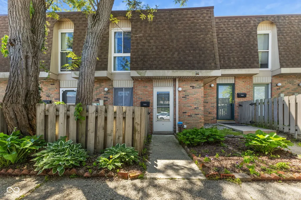 7453 Country Brook Drive Indianapolis IN 46260