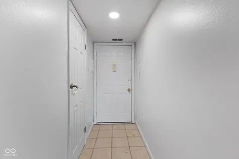 7453 Country Brook Drive Indianapolis IN 46260