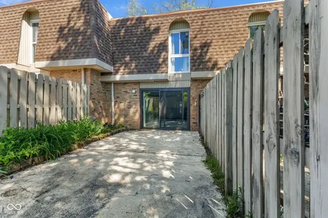 7453 Country Brook Drive Indianapolis IN 46260