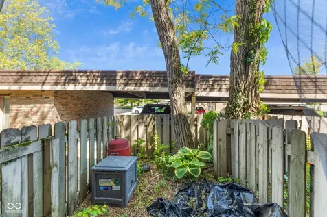 7453 Country Brook Drive Indianapolis IN 46260