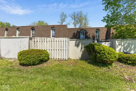 7453 Country Brook Drive Indianapolis IN 46260