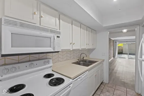 7453 Country Brook Drive Indianapolis IN 46260