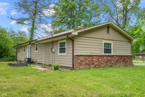 5302 W Quan Wae Drive Columbus IN 47201