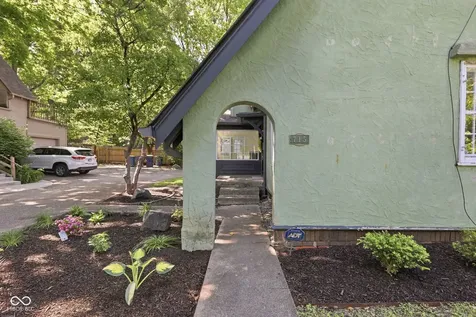 715 Kessler Blvd E Drive Indianapolis IN 46220