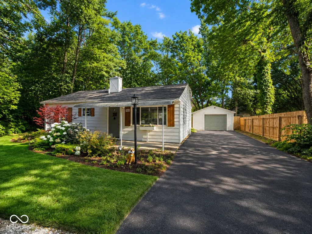 1905 E 75th Street Indianapolis IN 46240
