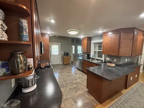 2216 Newton Street Columbus IN 47201