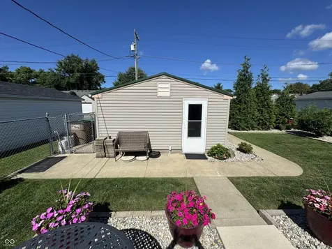 2216 Newton Street Columbus IN 47201