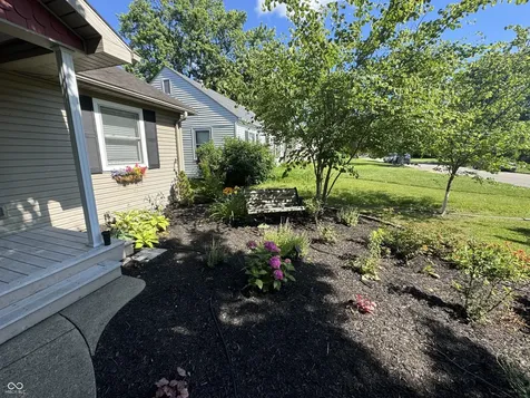 2216 Newton Street Columbus IN 47201