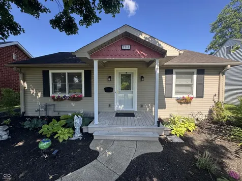 2216 Newton Street Columbus IN 47201