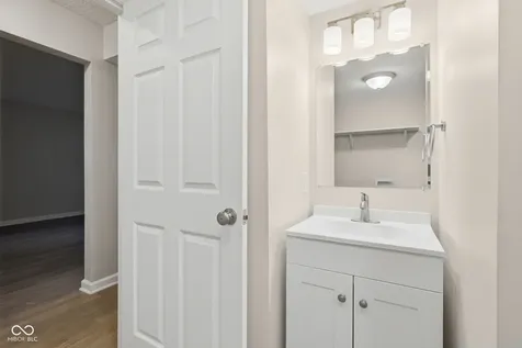 8006 Ridgegate East Drive Indianapolis IN 46268