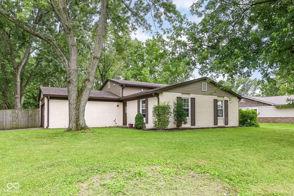 3983 Pineview Lane Greenwood IN 46142
