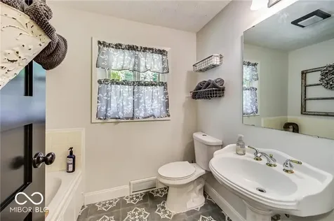 680 Robin Lane Greenfield IN 46140