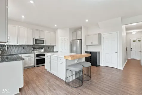 9802 Violet Circle Indianapolis IN 46239
