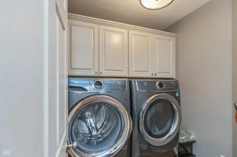 9509 Summer Ridge Place Indianapolis IN 46260
