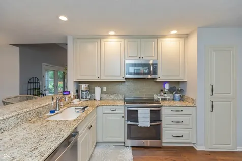9509 Summer Ridge Place Indianapolis IN 46260