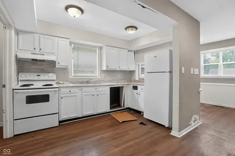 4122 Elmhurst Drive Indianapolis IN 46226