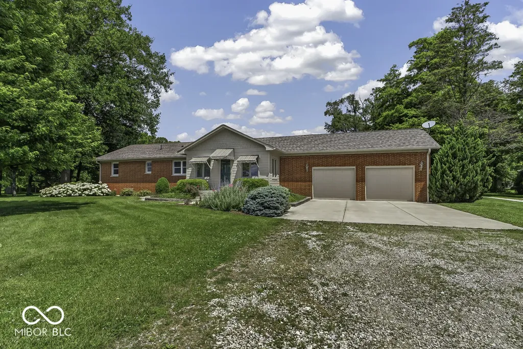 3562 E 600 N Whiteland IN 46184