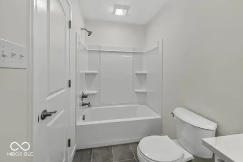 3562 E 600 N Whiteland IN 46184