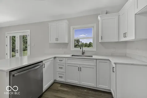 3562 E 600 N Whiteland IN 46184