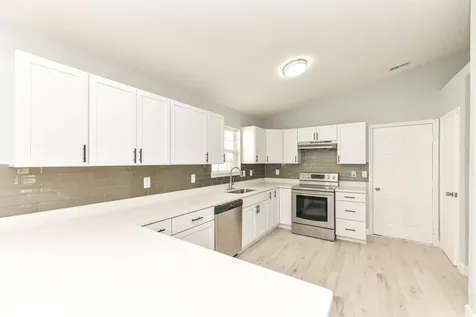652 Meadows Edge Lane Indianapolis IN 46217
