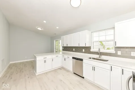 652 Meadows Edge Lane Indianapolis IN 46217