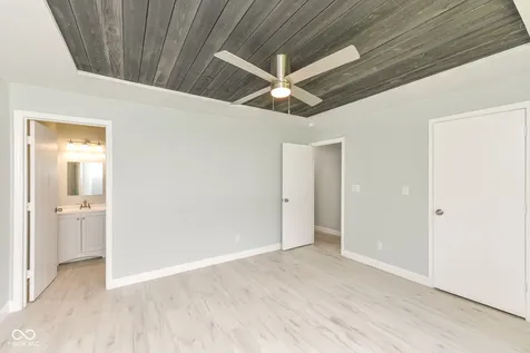 652 Meadows Edge Lane Indianapolis IN 46217
