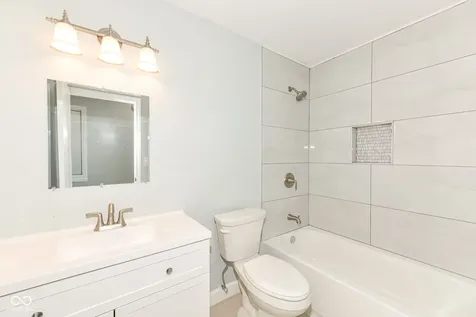 652 Meadows Edge Lane Indianapolis IN 46217