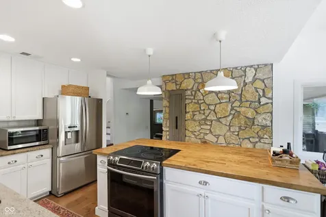1954 Lakeview Drive Avon IN 46123