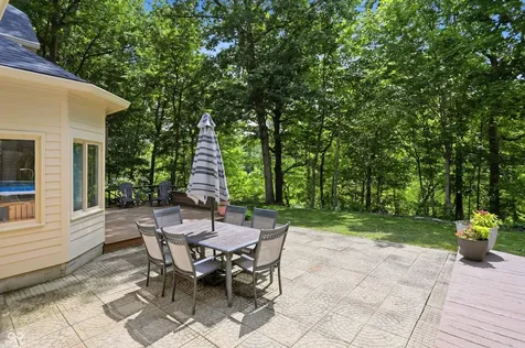 1954 Lakeview Drive Avon IN 46123