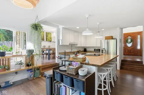 1954 Lakeview Drive Avon IN 46123
